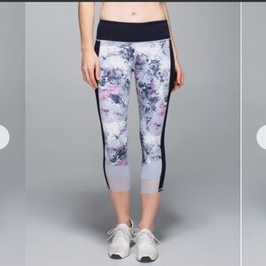 LULULEMON If You're Lucky Crop FULL ON LUXTREME LEGGING Navy/Lt Blue 21” Size 12